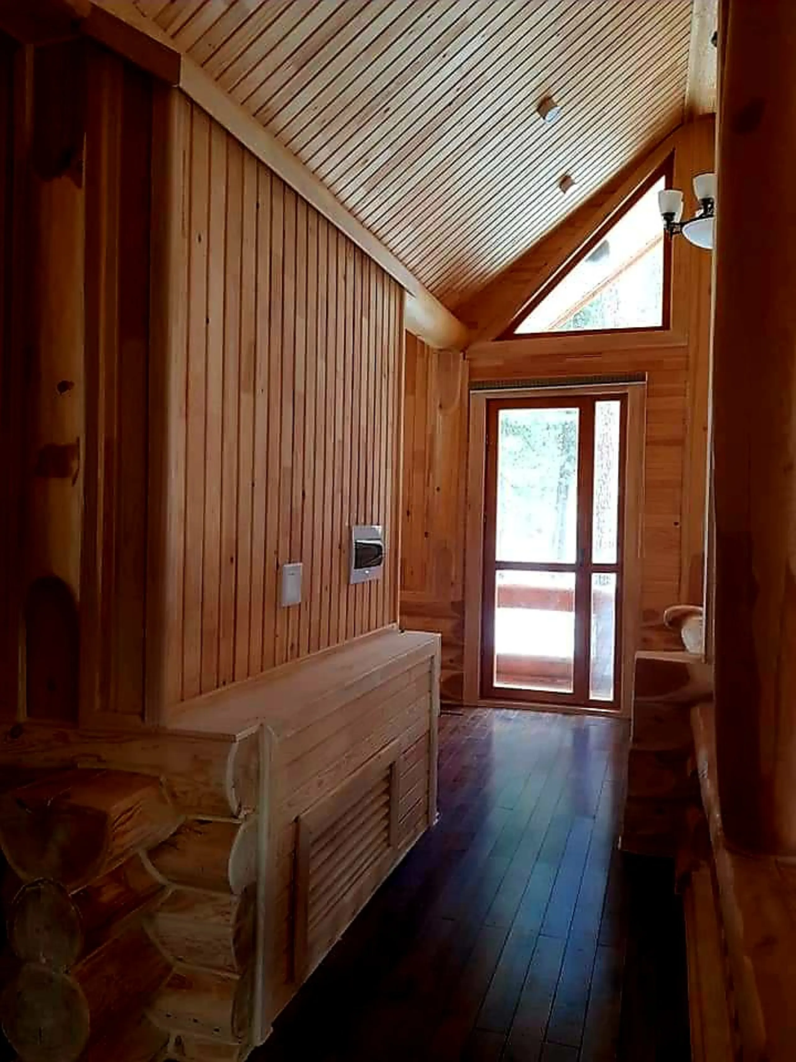 Interior 284