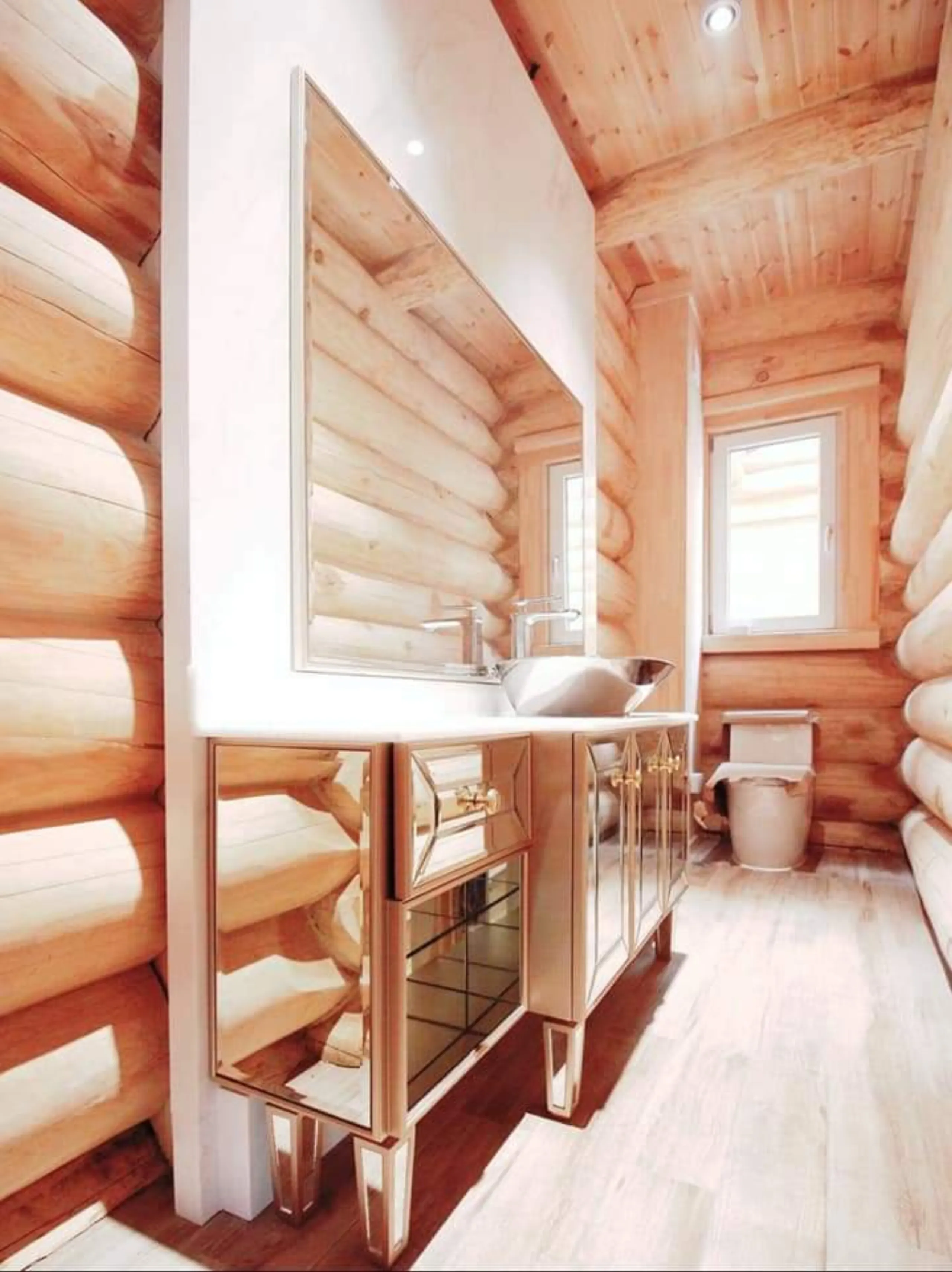 Interior 228