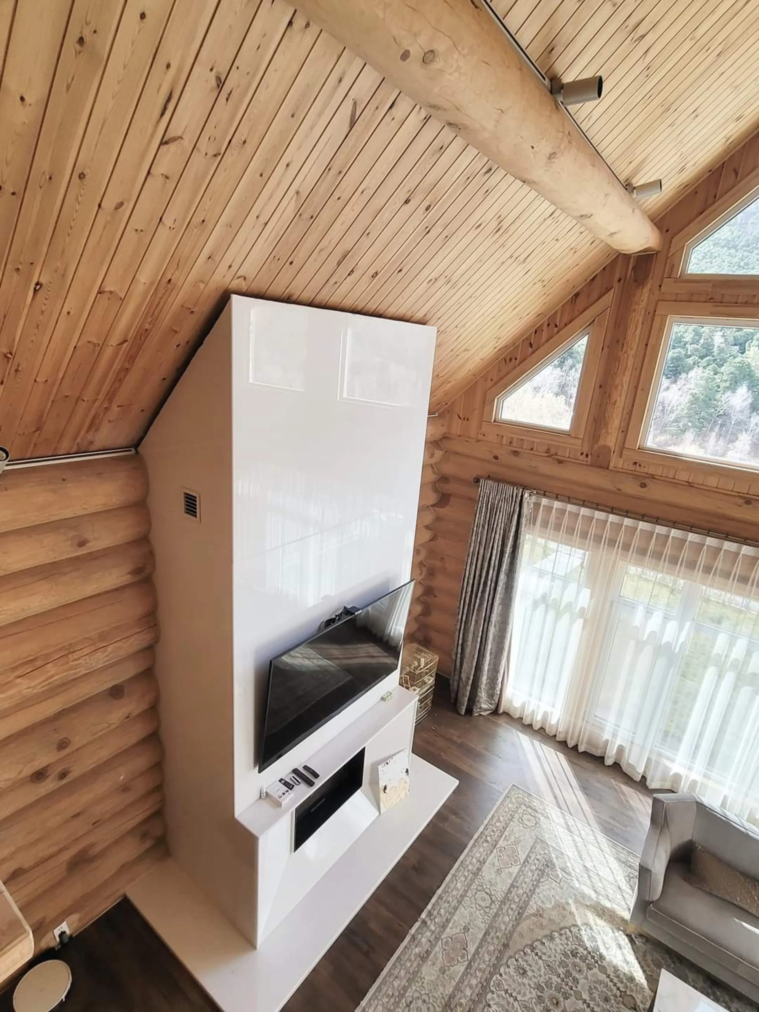 Interior 245
